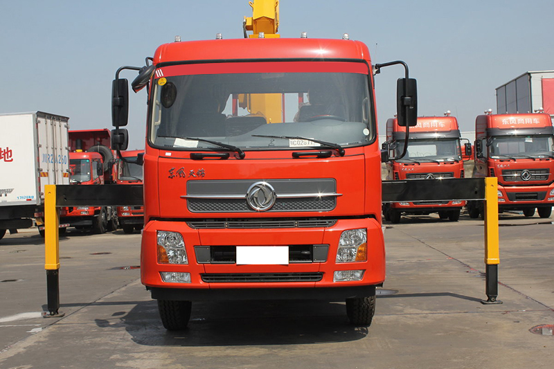 Dongfeng Vehicle-mounted crane (3).jpg