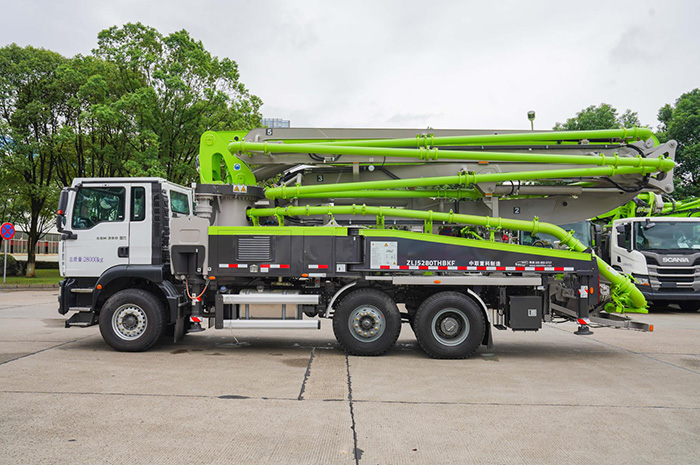 ZOOMLION 38X-5RZ 4x2 38M pump truck