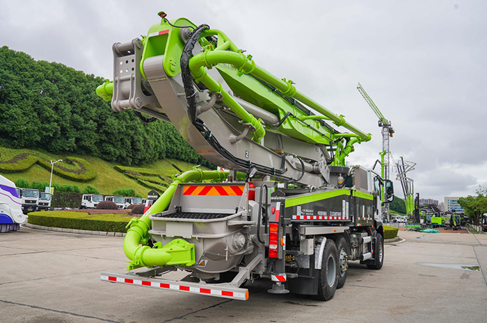 ZOOMLION 38X-5RZ 4x2 38M pump truck